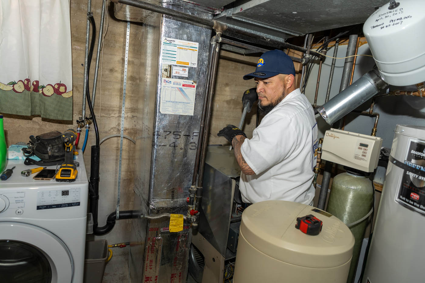 
		Absolute Comfort experts working on an HVAC system - learn what makes us the premier provider for heating replacement.
	