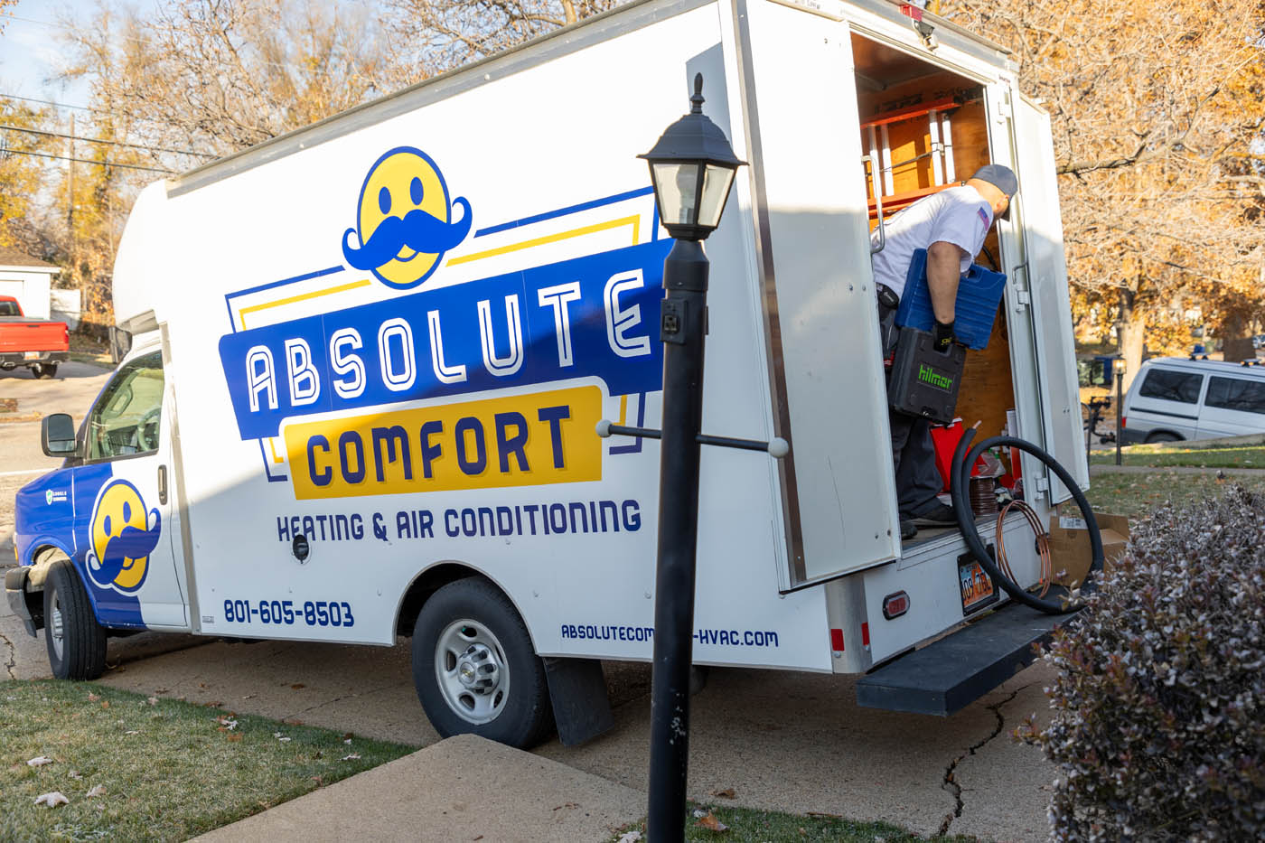 A Absolute Comfort Heating and Air Conditioning truck - join our comfort club today.